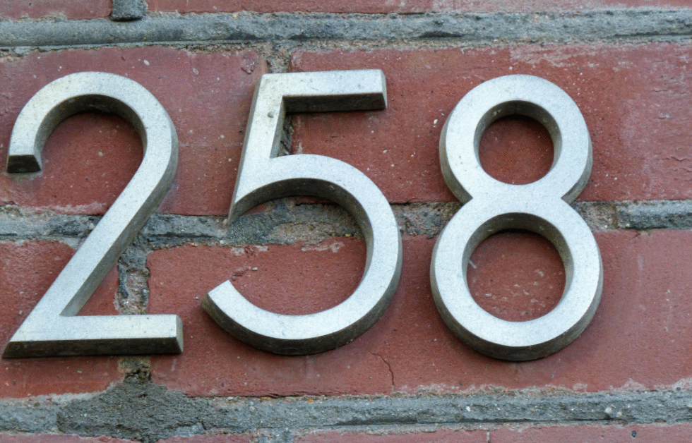The Most Durable Home Address Signs for Canadian Winters LED vs Engraved Aluminum